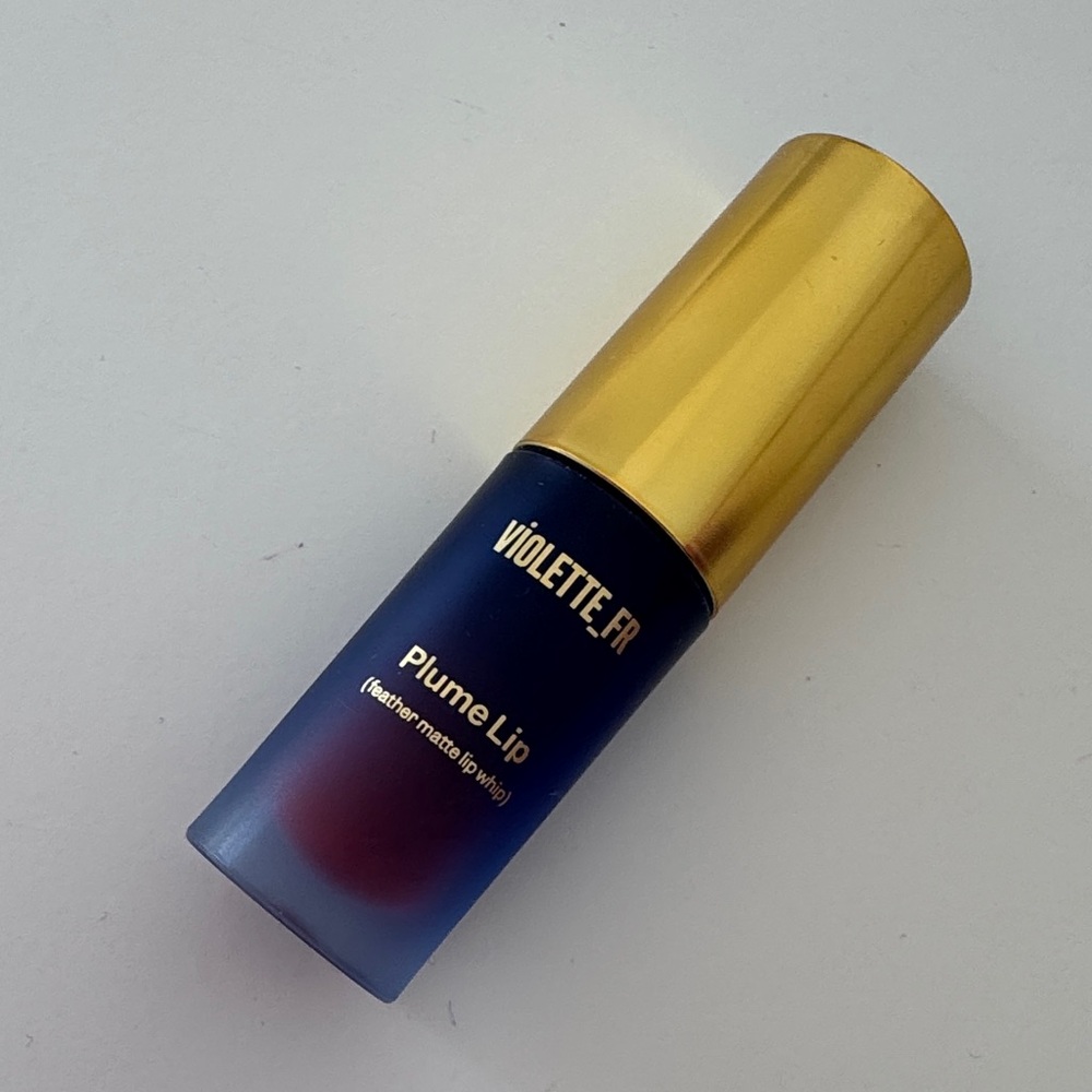 Violette France Plume matte Lip in Rose Fumé.
